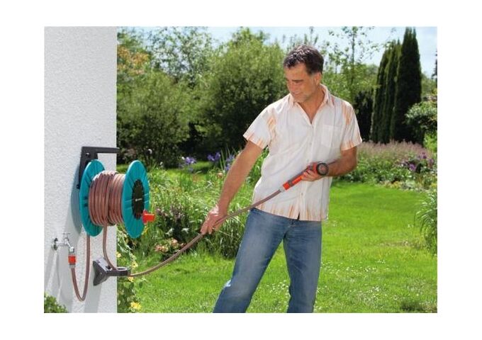 Gardena Classic Wand-Schlauchtrommel 60, mit Schlauchführu